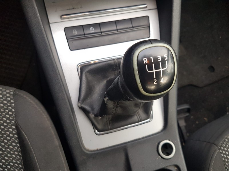 skoda octavia lim. (5e3) del año 2013