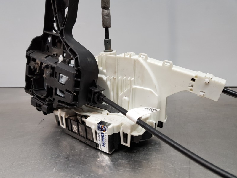 Recambio de cerradura puerta delantera derecha para mercedes sprinter iii furgón fwd 311 referencia OEM IAM A9077200300  