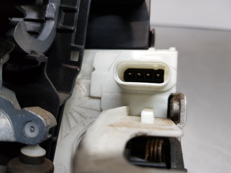 Recambio de cerradura puerta delantera derecha para mercedes sprinter iii furgón fwd 311 referencia OEM IAM A9077200300  