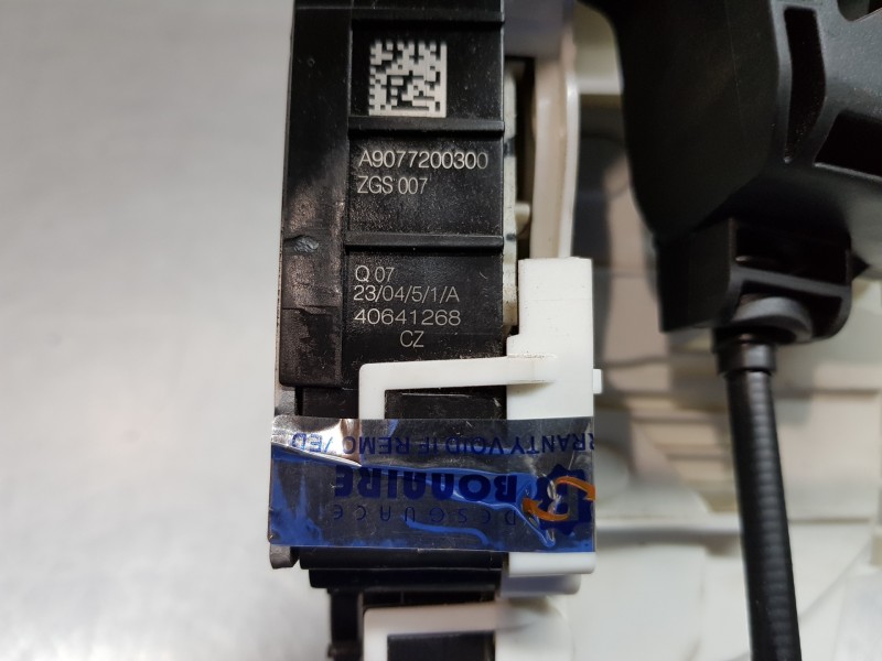 Recambio de cerradura puerta delantera derecha para mercedes sprinter iii furgón fwd 311 referencia OEM IAM A9077200300  