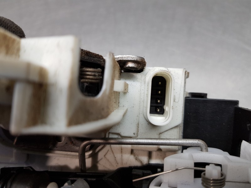 Recambio de cerradura puerta delantera izquierda para mercedes sprinter iii furgón fwd 311 referencia OEM IAM A9077200000 A20400