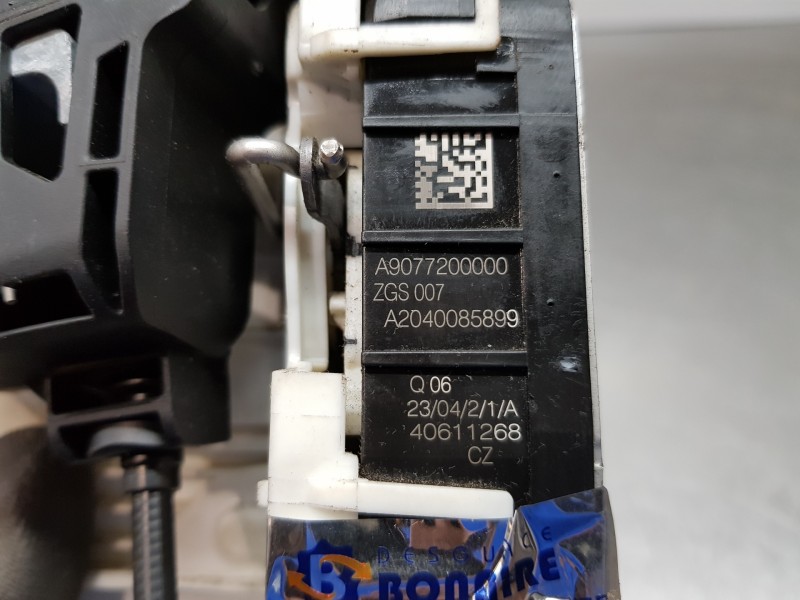 Recambio de cerradura puerta delantera izquierda para mercedes sprinter iii furgón fwd 311 referencia OEM IAM A9077200000 A20400