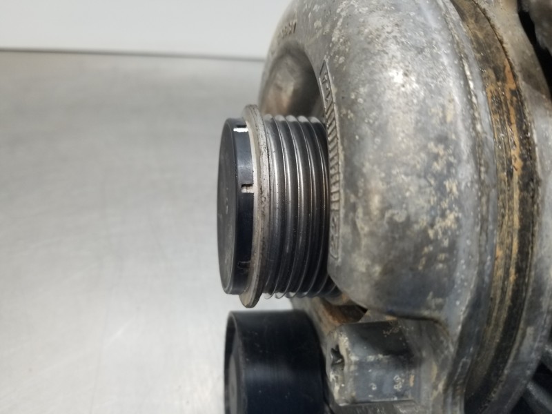 Recambio de alternador para hyundai tucson tecno sky referencia OEM IAM 363002U300  