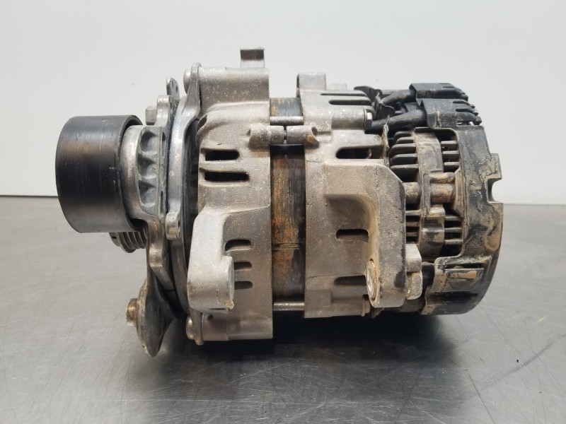 Recambio de alternador para hyundai tucson tecno sky referencia OEM IAM 363002U300  