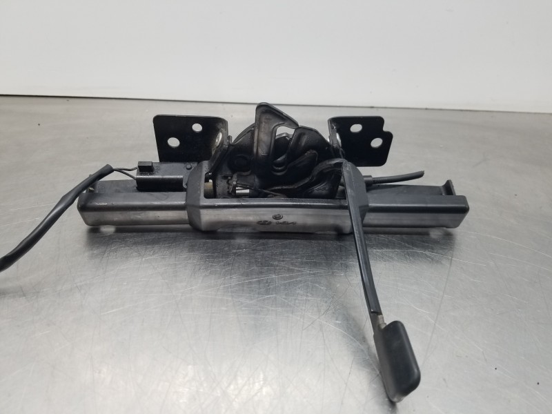 Recambio de cerradura capot para hyundai tucson tecno sky referencia OEM IAM 81130N9000  