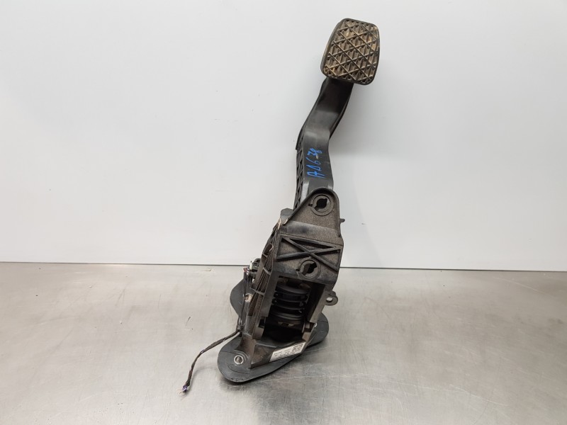 Recambio de pedal embrague para mercedes sprinter iii furgón fwd 311 referencia OEM IAM A9102901700 A9102900600 