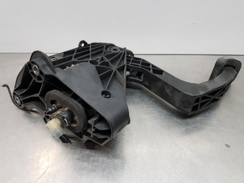 Recambio de pedal embrague para mercedes sprinter iii furgón fwd 311 referencia OEM IAM A9102901700 A9102900600 