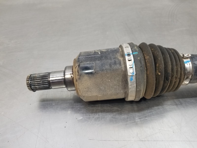 Recambio de transmision delantera derecha para hyundai tucson tecno sky referencia OEM IAM 49501N7210  