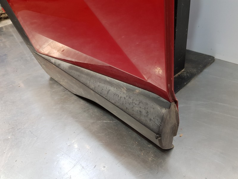 Recambio de puerta trasera derecha para hyundai tucson tecno sky referencia OEM IAM 77004N7005  