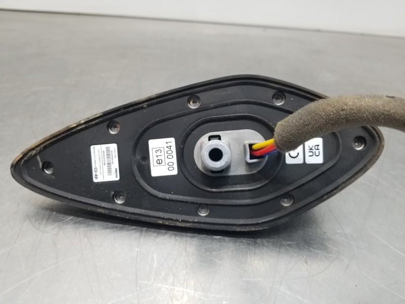 Recambio de antena para hyundai tucson tecno sky referencia OEM IAM 96210N7400EB  