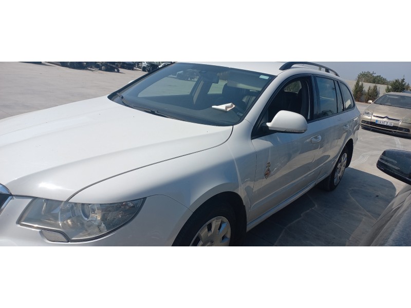 skoda superb combi (3t5) del año 2013
