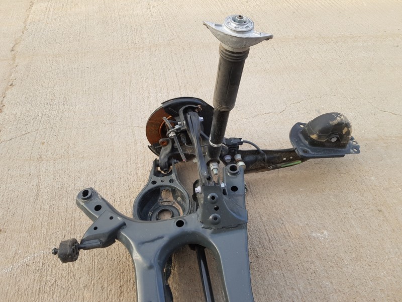 Recambio de puente trasero para toyota corolla (e21) hev referencia OEM IAM 5120602081  