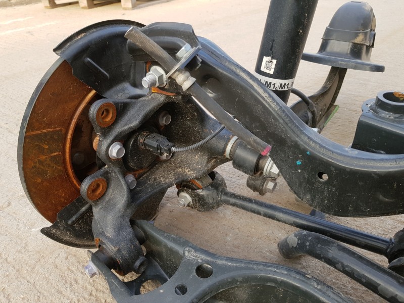 Recambio de puente trasero para toyota corolla (e21) hev referencia OEM IAM 5120602081  