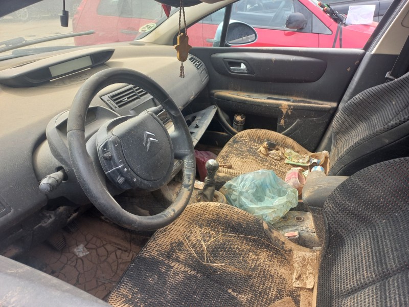 citroen c4 berlina del año 2006