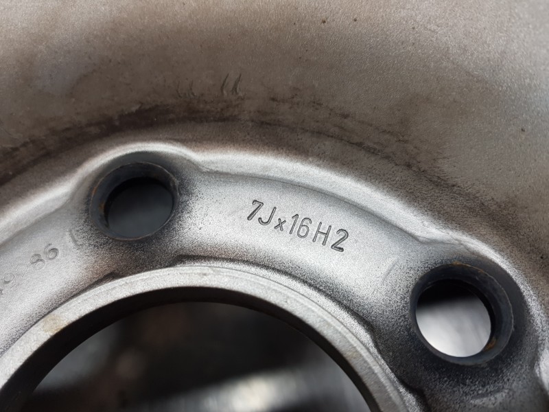 Recambio de llanta para peugeot expert combi bluehdi referencia OEM IAM 98519218VT 9811263980  Recambio de llanta para peugeot expert combi bluehdi referencia OEM IAM 98519218VT 9811263980