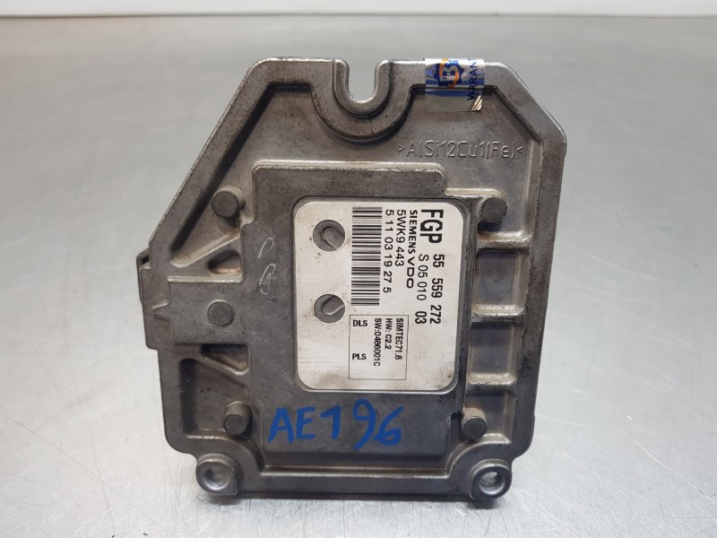 Recambio de centralita motor uce para opel astra gtc selective referencia OEM IAM 55559272 5WK9443 