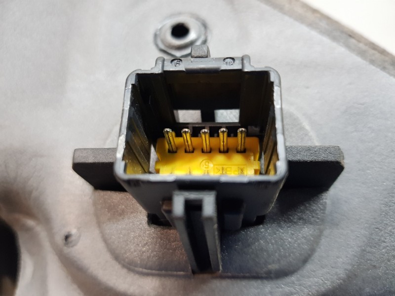 Recambio de retrovisor izquierdo para renault scenic ii authentique referencia OEM IAM 7701068384  