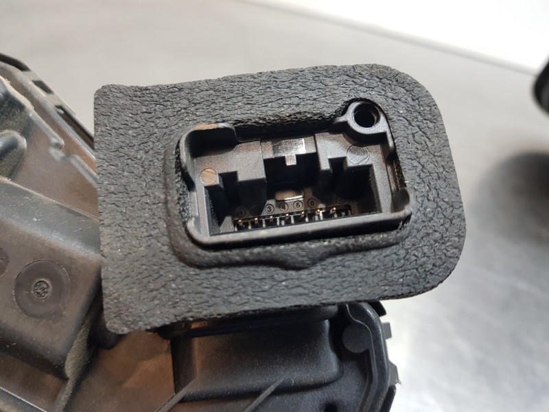 Recambio de cerradura puerta trasera derecha para volkswagen tiguan (ax1) comfortline referencia OEM IAM 5NA839016E  