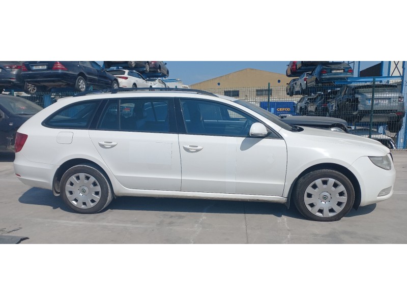 skoda superb combi (3t5) del año 2013