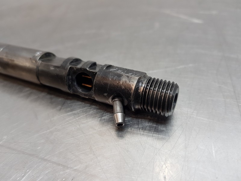 Recambio de inyector para ssangyong rodius premium referencia OEM IAM A6650170221 EJBR04401D 