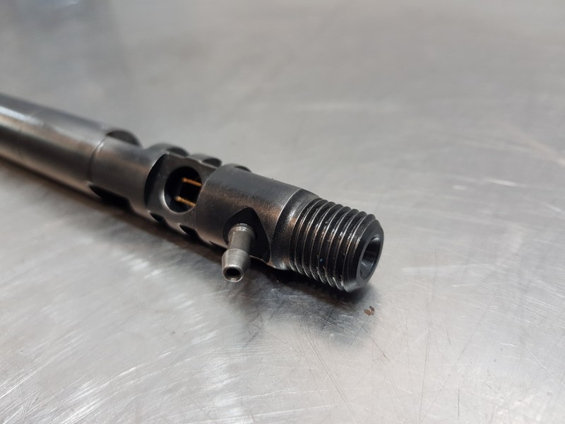 Recambio de inyector para ssangyong rodius premium referencia OEM IAM A6650170221 EJBR04401D 