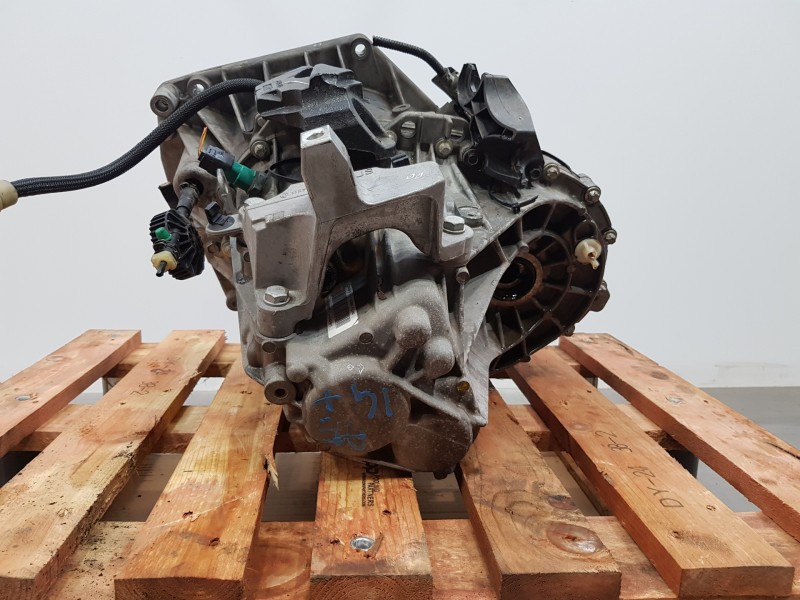 Recambio de caja cambios para renault megane iii berlina 5 p gt line referencia OEM IAM 320108729R TL4068 