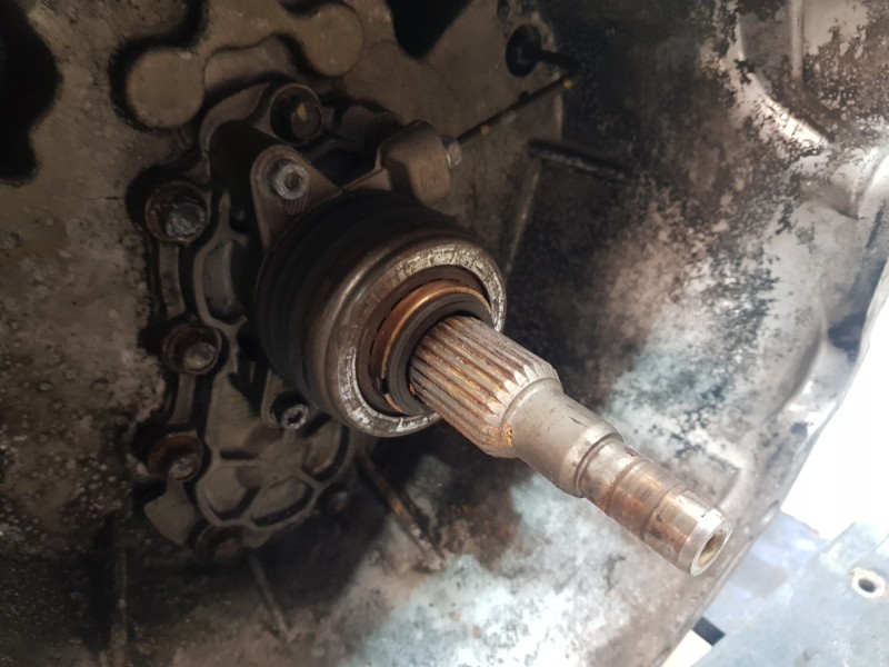 Recambio de caja cambios para ssangyong rodius premium referencia OEM IAM 3102021009 3111008201 G3102021009