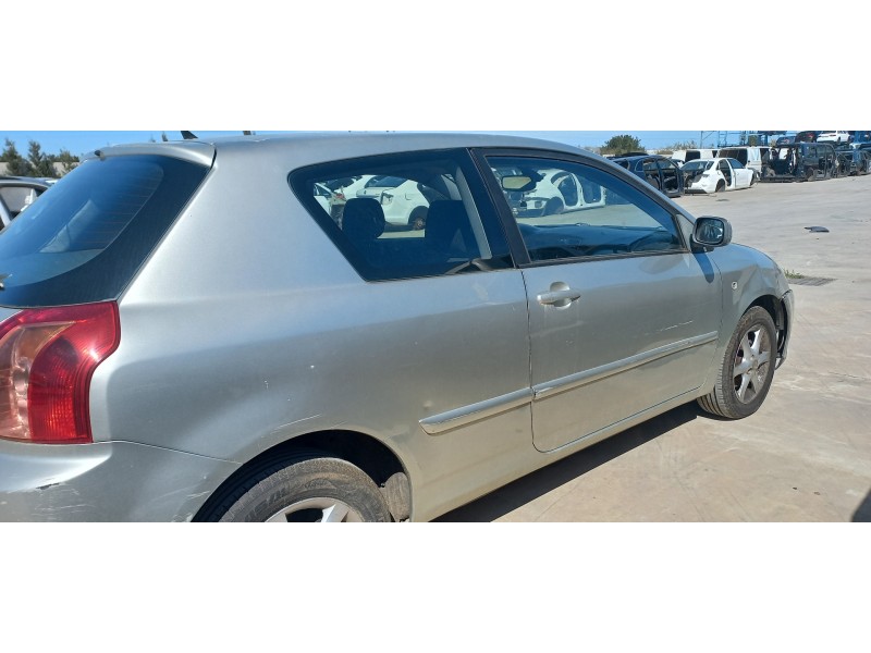 toyota corolla (e12) del año 2004