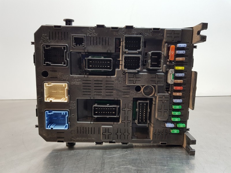 Recambio de caja reles / fusibles para peugeot partner kasten active referencia OEM IAM 9678477080 BSIK03 230460802