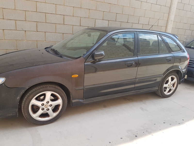 mazda 323 berl. f/s (bj) del año 2001