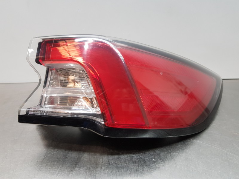 Recambio de piloto trasero derecho para ford kuga ecoblue referencia OEM IAM 2696784 LV4B13404BF LV4B13404AH