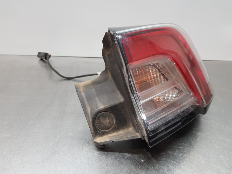 Recambio de piloto trasero derecho para ford kuga ecoblue referencia OEM IAM 2696784 LV4B13404BF LV4B13404AH