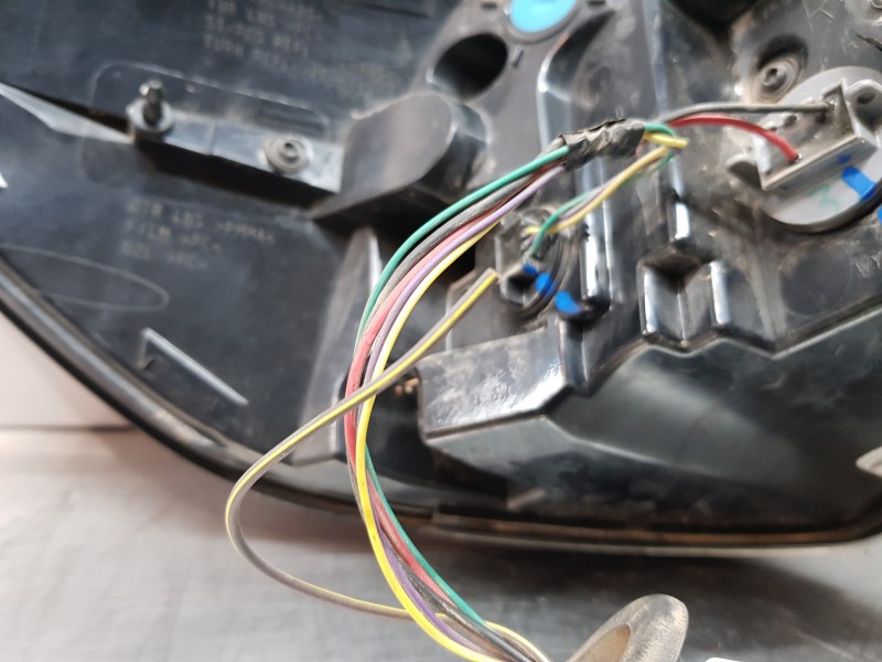 Recambio de piloto trasero derecho para ford kuga ecoblue referencia OEM IAM 2696784 LV4B13404BF LV4B13404AH