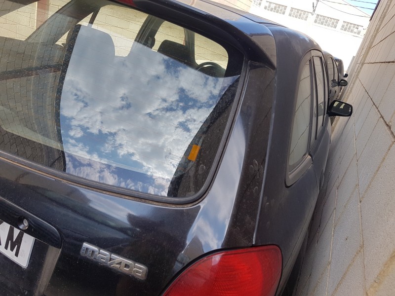 mazda 323 berl. f/s (bj) del año 2001