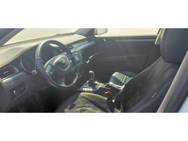 skoda superb combi (3t5) del año 2013