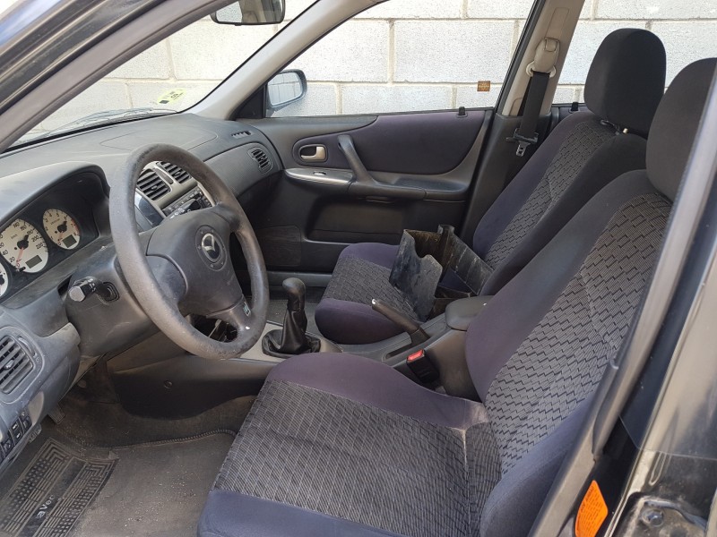 mazda 323 berl. f/s (bj) del año 2001