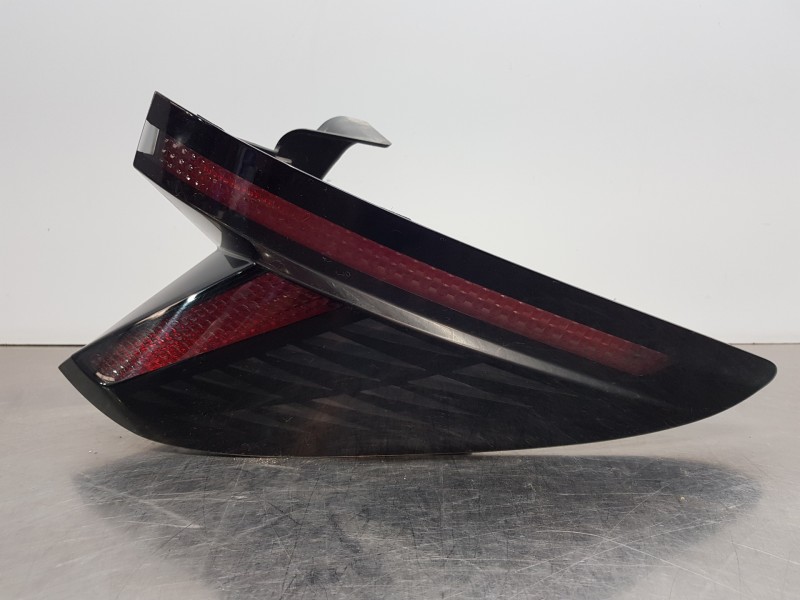 Recambio de piloto trasero derecho para hyundai tucson hybrid referencia OEM IAM 92402N7100  