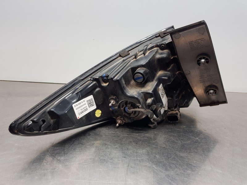 Recambio de piloto trasero derecho para hyundai tucson hybrid referencia OEM IAM 92402N7100  