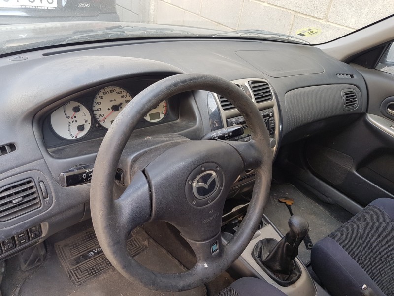 mazda 323 berl. f/s (bj) del año 2001