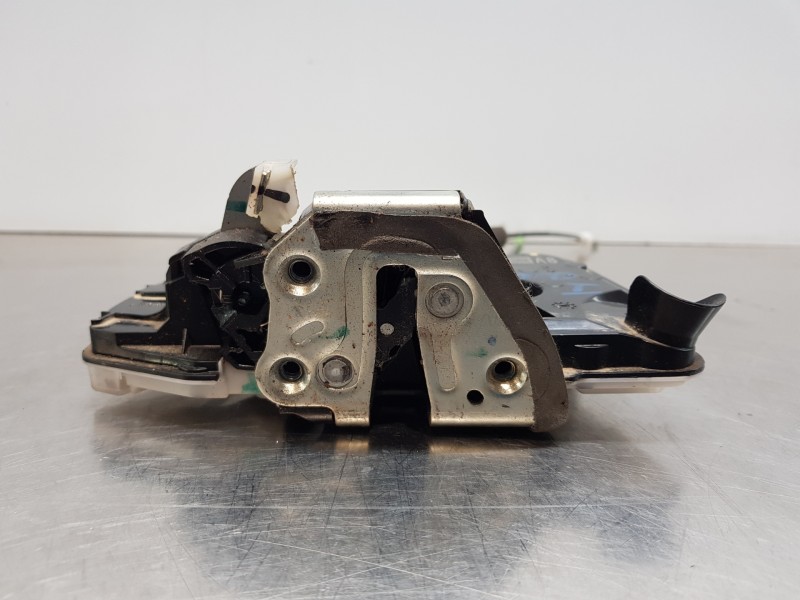 Recambio de cerradura puerta delantera izquierda para toyota corolla touring sports (e21) hybrid referencia OEM IAM 6904002491  