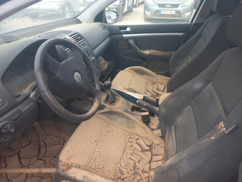 volkswagen golf v berlina (1k1) del año 2003