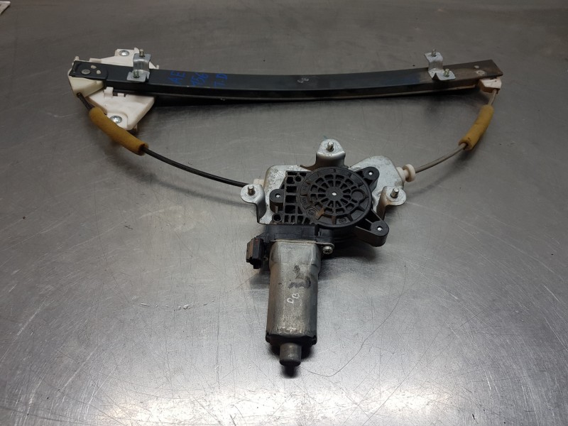 Recambio de elevalunas trasero derecho para ssangyong rodius premium referencia OEM IAM 8810021014 7334021001 