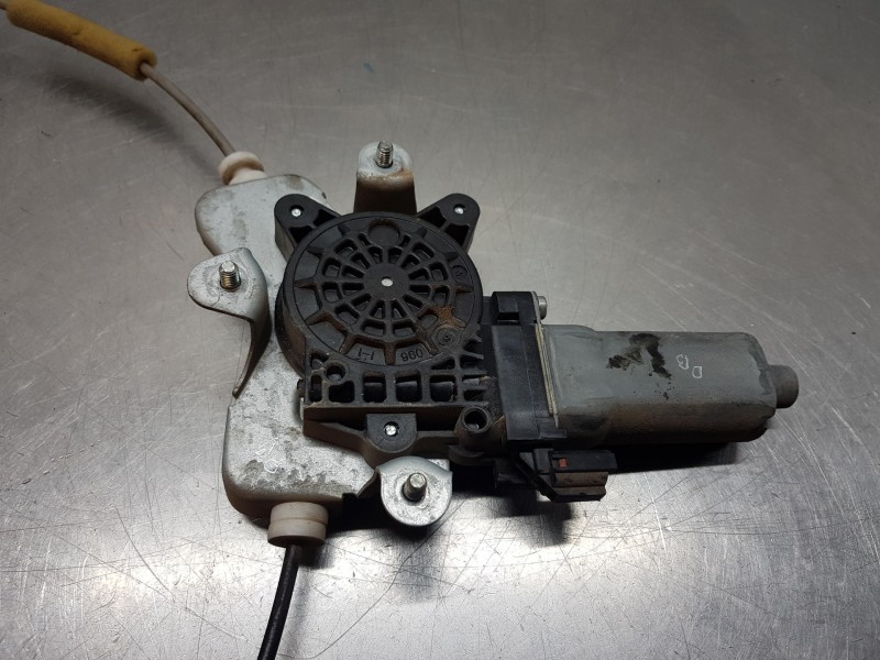 Recambio de elevalunas trasero derecho para ssangyong rodius premium referencia OEM IAM 8810021014 7334021001 