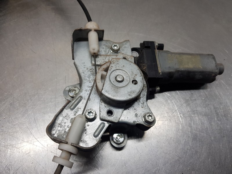 Recambio de elevalunas trasero derecho para ssangyong rodius premium referencia OEM IAM 8810021014 7334021001 