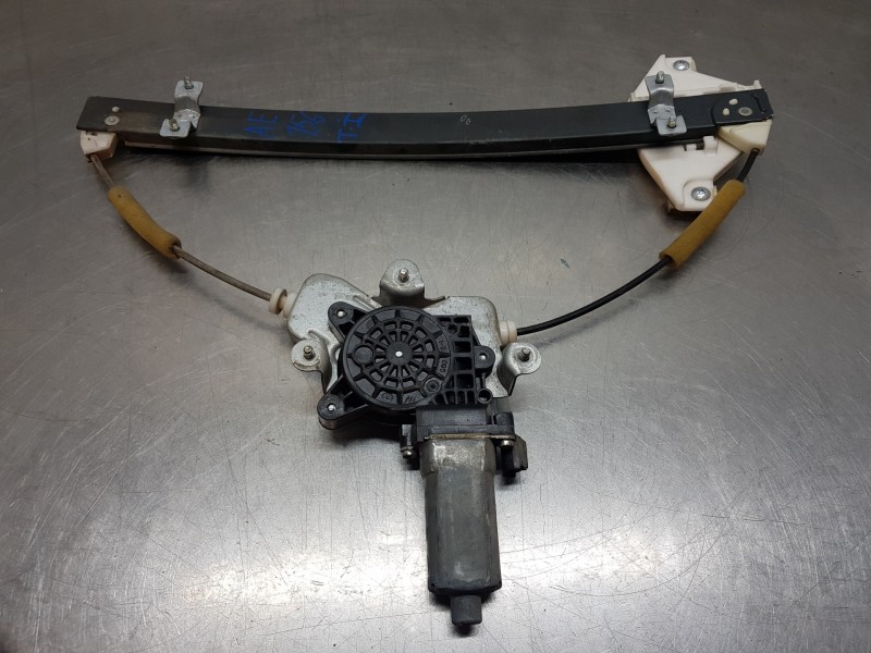 Recambio de elevalunas trasero izquierdo para ssangyong rodius premium referencia OEM IAM 8810021004 7333021001 