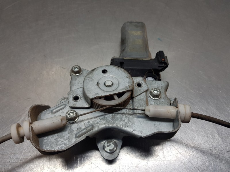 Recambio de elevalunas trasero izquierdo para ssangyong rodius premium referencia OEM IAM 8810021004 7333021001 