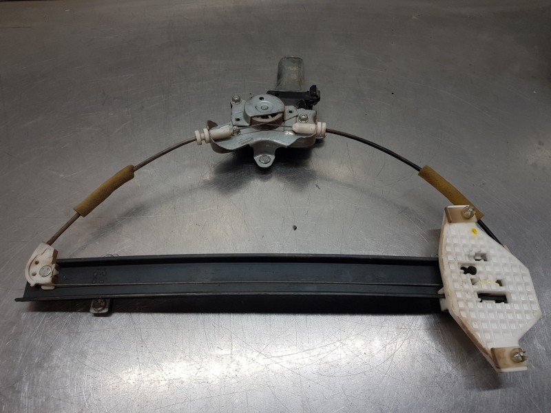 Recambio de elevalunas trasero izquierdo para ssangyong rodius premium referencia OEM IAM 8810021004 7333021001 