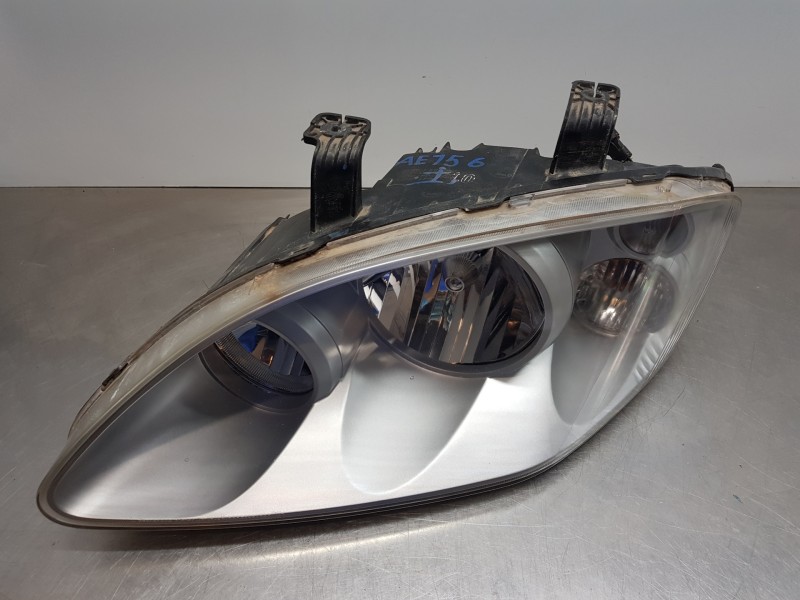 Recambio de faro izquierdo para ssangyong rodius premium referencia OEM IAM 8310121305  