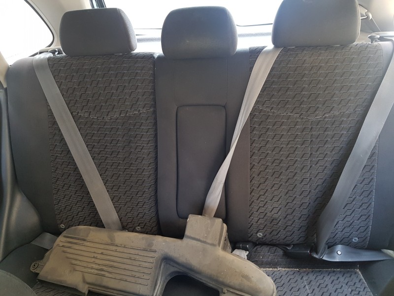 mazda 323 berl. f/s (bj) del año 2001