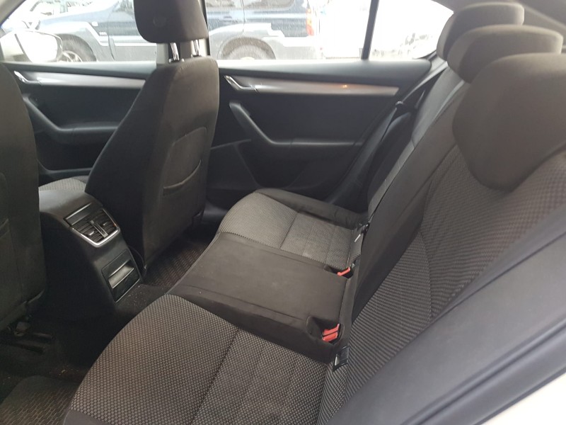 skoda octavia lim. (5e3) del año 2013